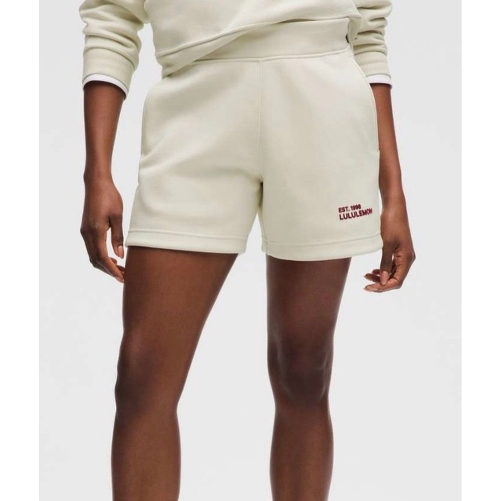 Lululemon Heavyweight Fleece Sweatshort 5" Bone XL LW7DAHS Graphic Logo NEW